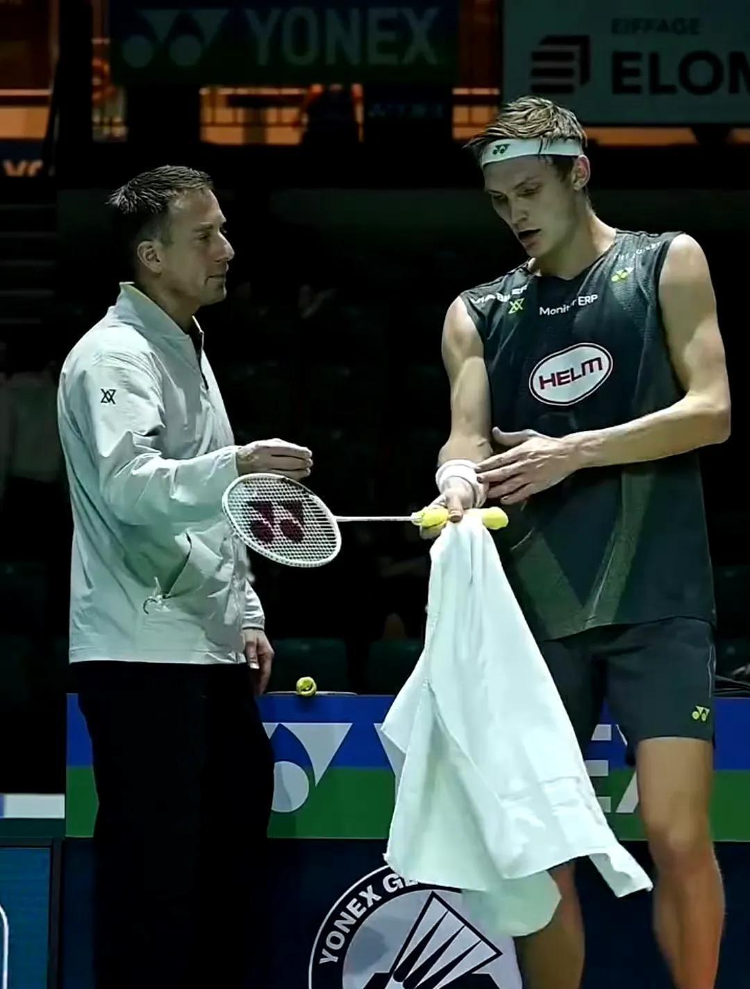 包含日本羽毛球队血洗法国羽毛球队，安赛龙统治全场的词条