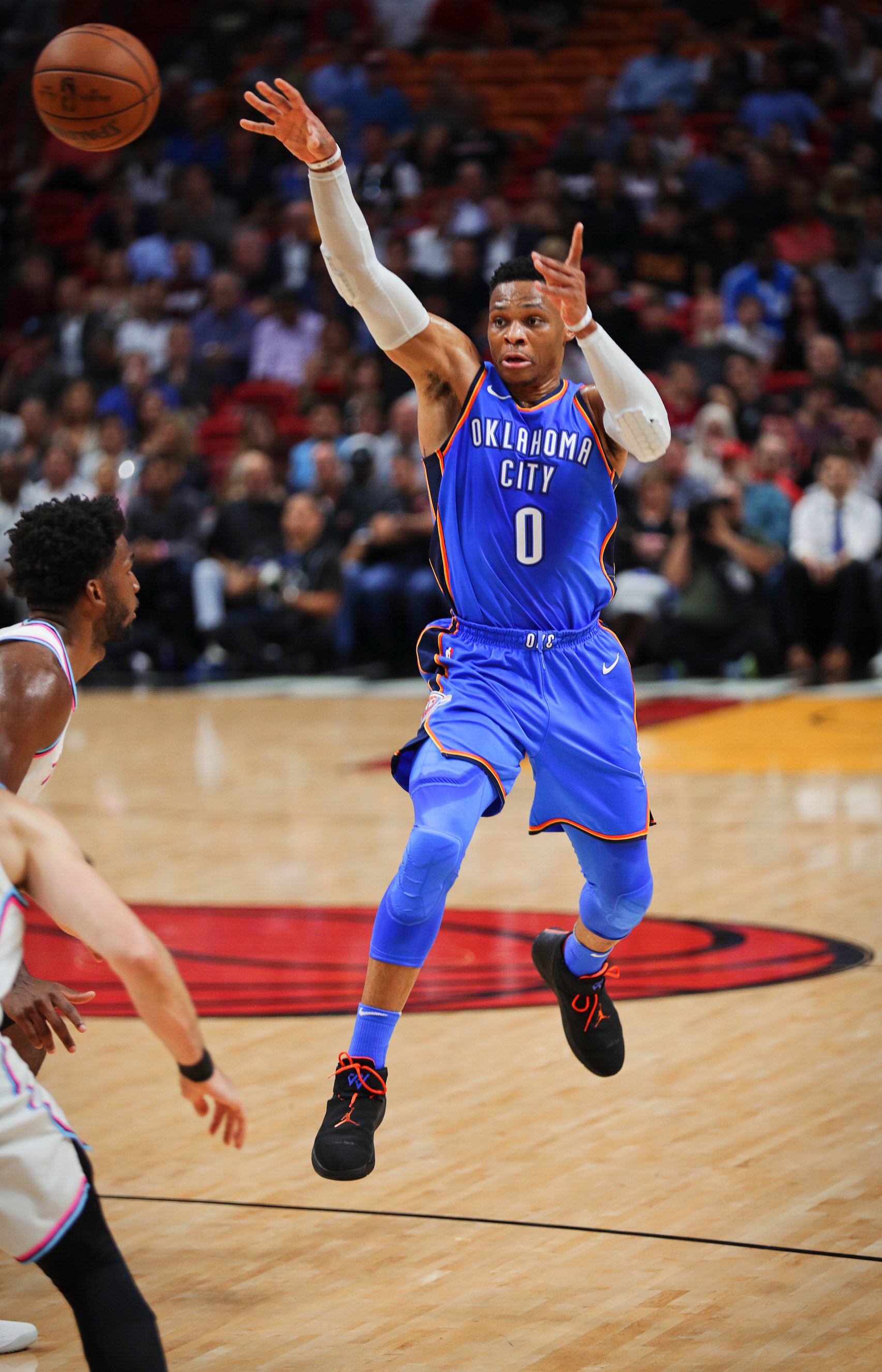 美洲杯惊险逆转取胜,粉丝狂欢不已 美洲杯惊险逆转取胜,粉丝狂欢不已