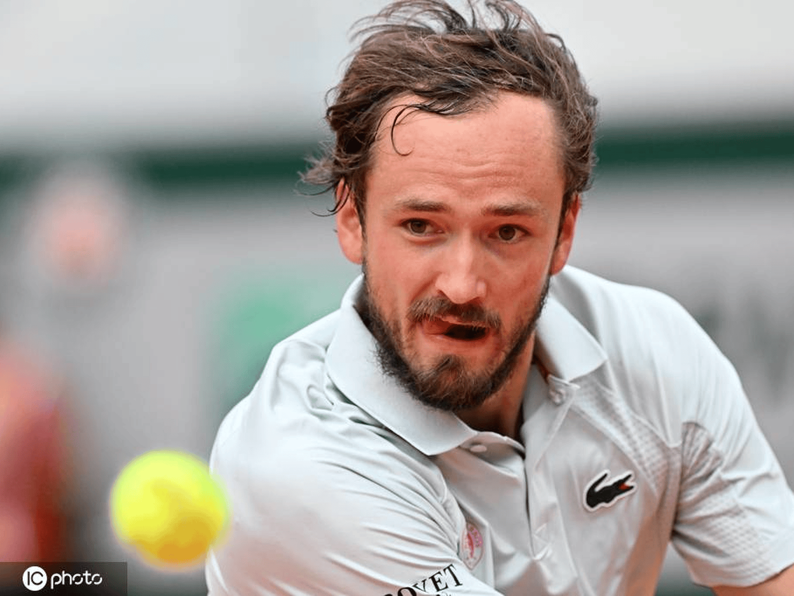 爱游戏体育-法网横扫联合杯，梅德韦杰夫惊艳四座