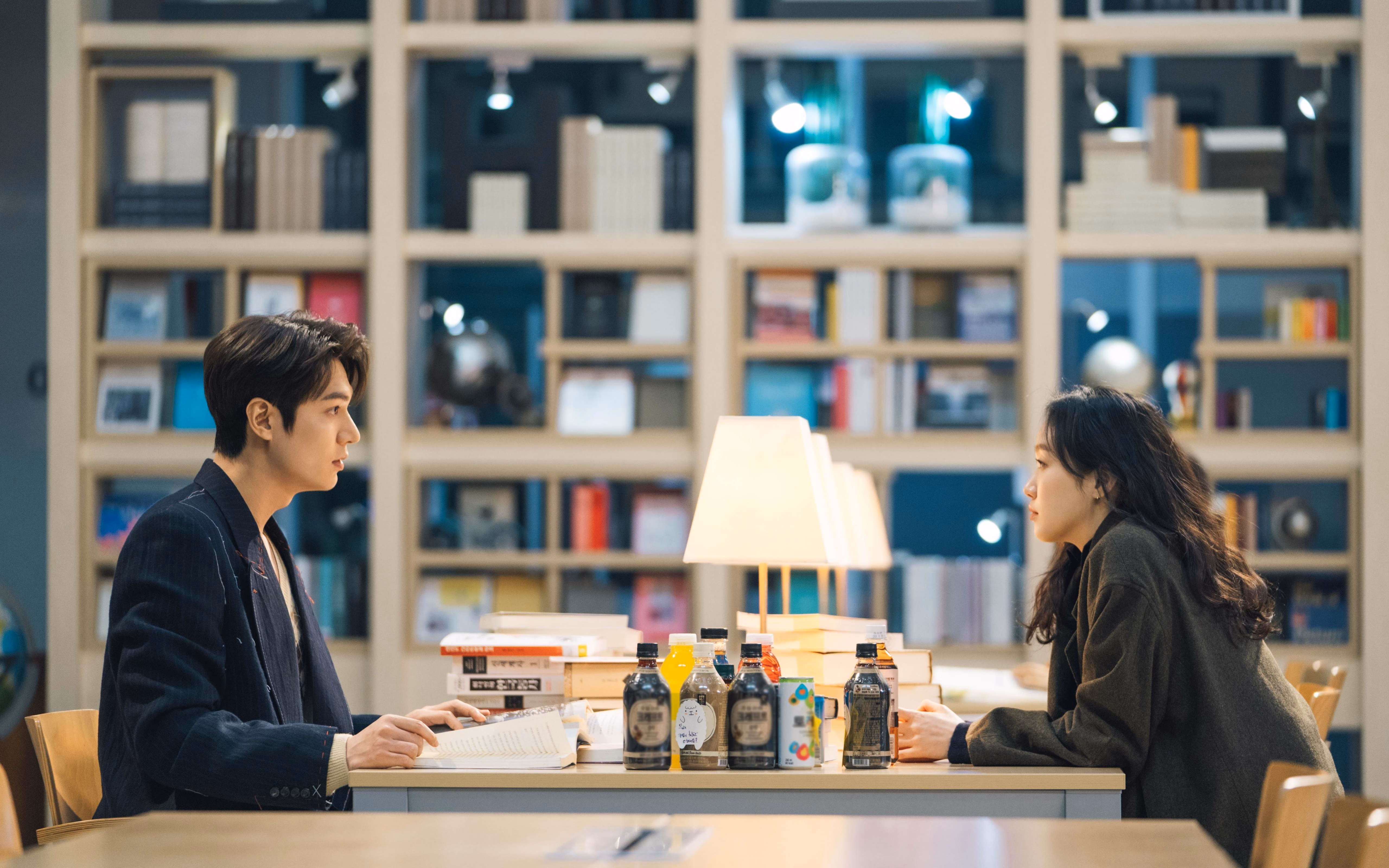 爱游戏tv-唯一性的双重奏，芬兰爆冷胜墨西哥与坎特主宰英超争冠的奇迹时刻